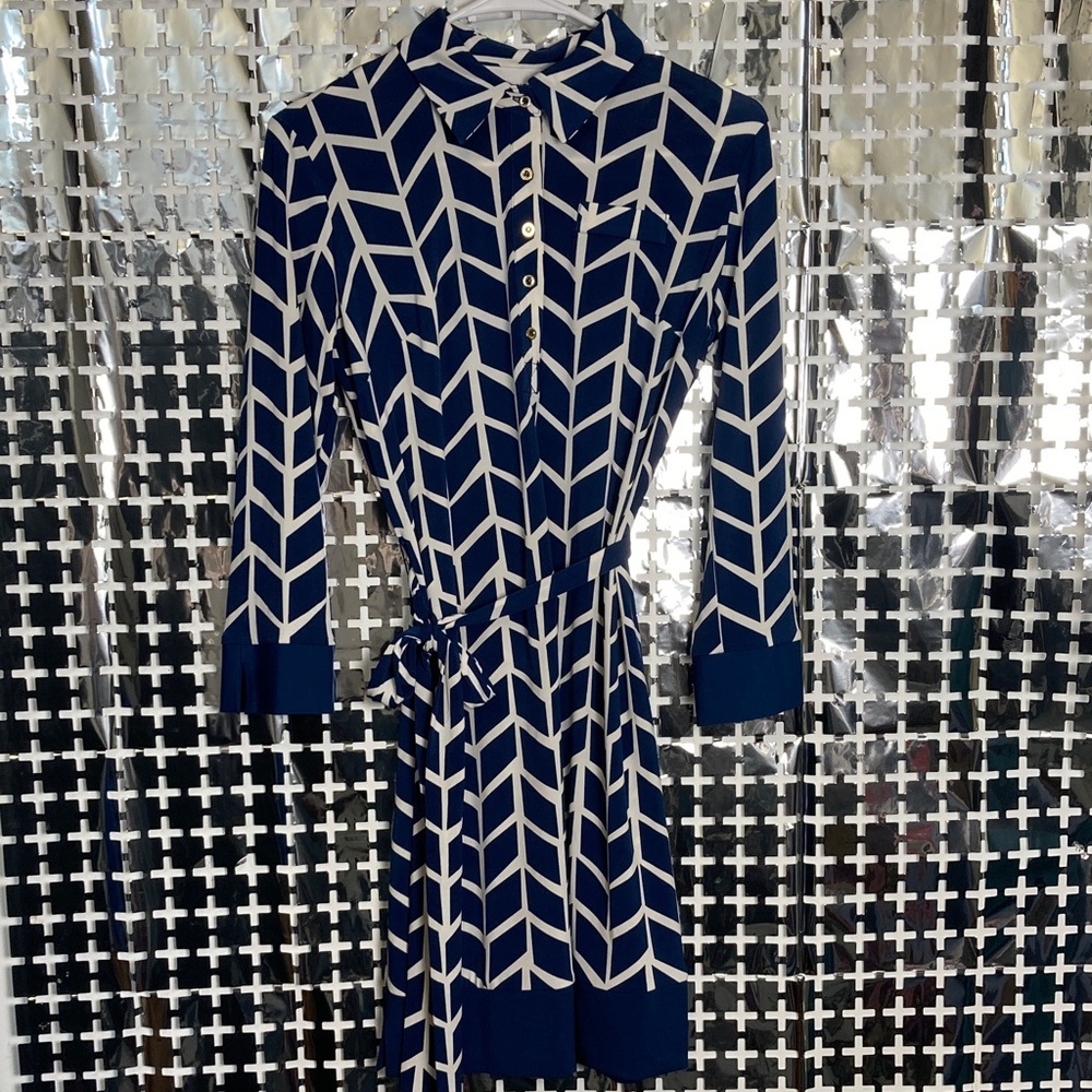 Donna Morgan Navy and White Geometric Long-Sleeve Shirt Dress